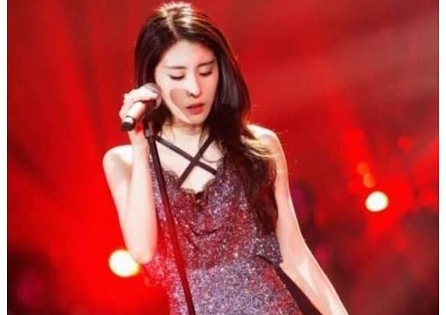 《好声音》四位助教首秀反差大,张碧晨吉克隽逸从容,黄霄雲隐身