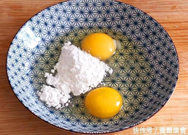 出锅|夏天,我家豆角从不炒着吃,加2勺面粉2个鸡蛋,出锅比肉还受欢迎