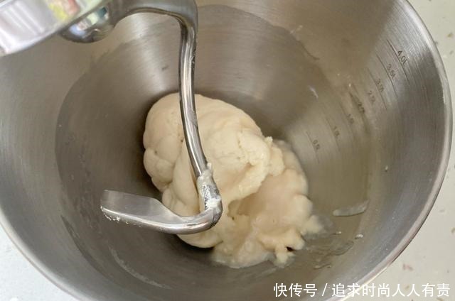 美味|想吃红豆饼别再买了,在家用面粉就能做,咬一口层次分明香酥美味