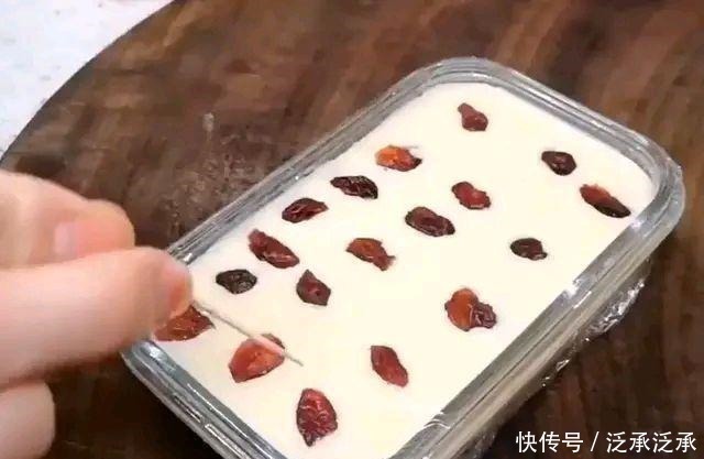 酸奶|酸奶新吃法,简单2步一次成功,做出来的酸奶蛋糕,孩子抢着吃