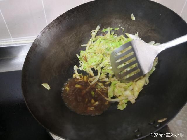 营养|天热,试试面条这吃法,蛋菜营养一锅省事,网友三十年没吃够