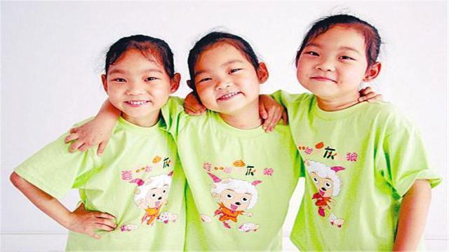 谢主隆恩|爸爸姓“陆”,给三胞胎孩子取了这个名字,一听就知道是一家人!