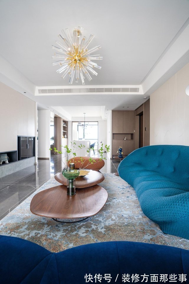 卡通|200㎡的海景大平层,同一空间中,兼具沉稳大气、时尚跳跃