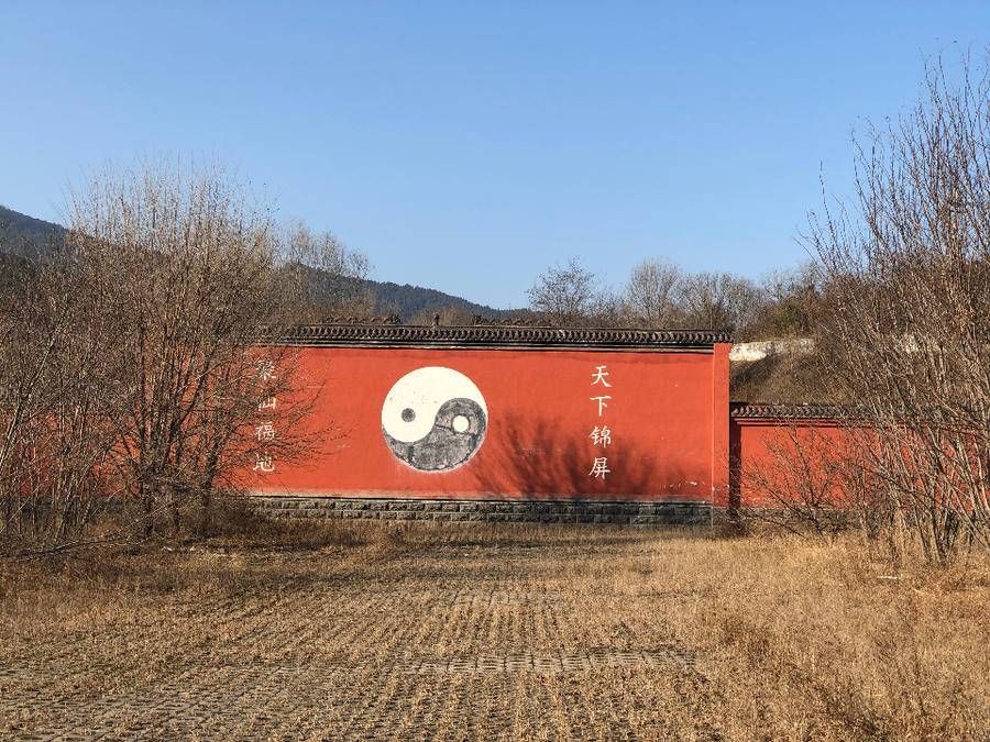 仙门|济南章丘的这座山，满山遍野丛林茂密青松翠柏，远看似屏风