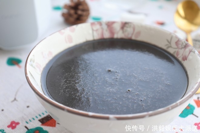 头发|有白发要常吃这食材,每天喝一碗,气血足身体好,头发慢慢变黑了