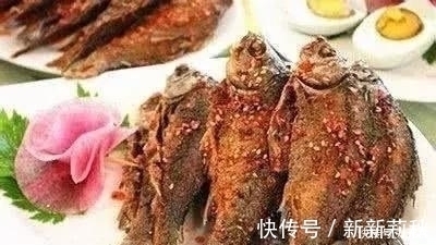 鱼刺|做鲫鱼时,加一点它,鱼刺“化于无形中”,从头吃到尾连渣都不剩