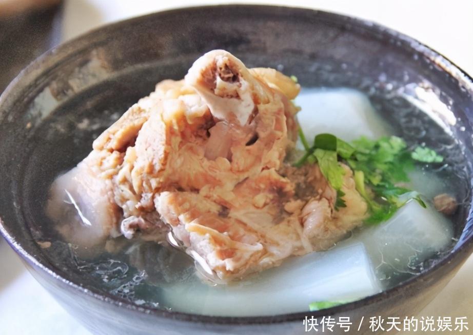 清洗羊肉,用清水冲等于白洗,学会1招技巧,羊肉干净还无膻味