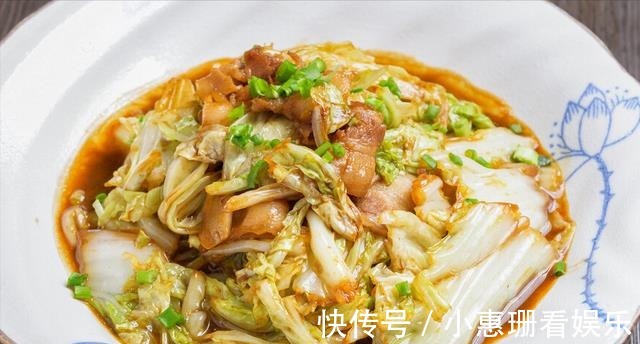 炒白菜，切好直接下锅可不行，多做关键1步，又香又脆不出水