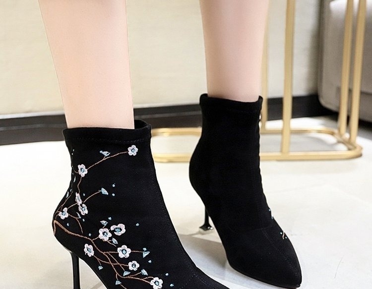 夜店 女人身材丰满,就要穿这种高跟鞋,性感妩媚,显高显瘦,贼美