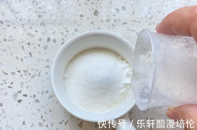 想吃杯子蛋糕不用买，在家轻松做出水光肌小蛋糕，不皱不裂又饱满