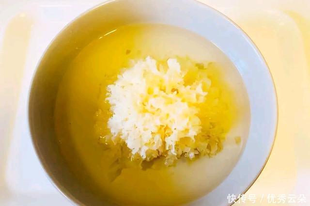 记住|炖银耳时,20分钟就出胶,记住这4招,汤汁黏稠,天冷要多吃