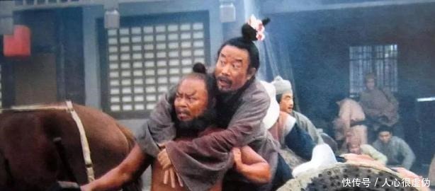 李逵|李逵喝下毒酒后,才真正识破宋江真实面目,说出19个字,字字诛心!