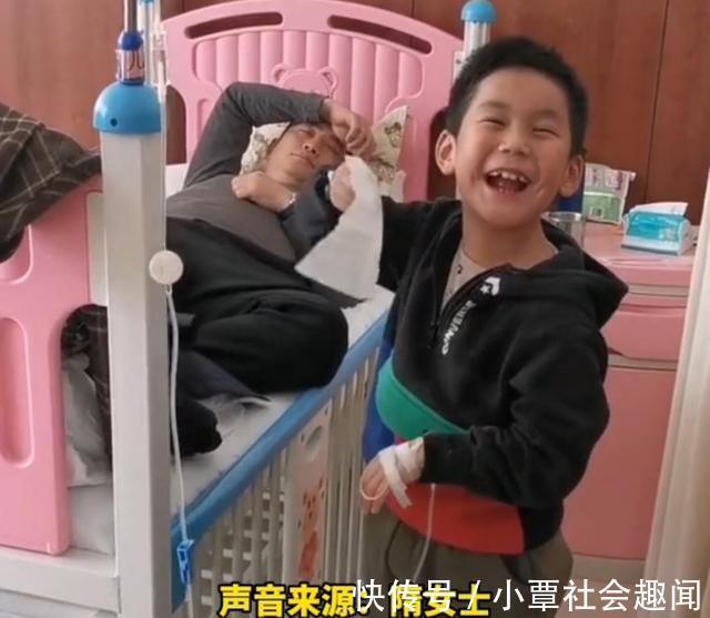 呼叫铃|男子躺在其儿子病床上睡着,网友评论:你照顾孩子还是孩子照顾你