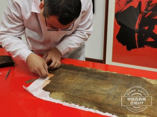  古画|“90后”装裱修复师：让古画“起死回生”的人