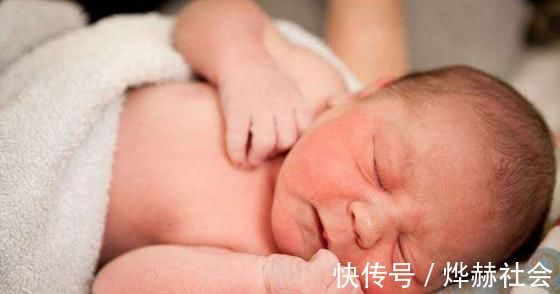 宝宝|什么时候给新生儿添加辅食最合适?一定不能早于这个时期