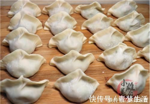 菜帮|调白菜饺子馅，只用盐杀就错了，教你饭店不外传秘配方，鲜嫩多汁
