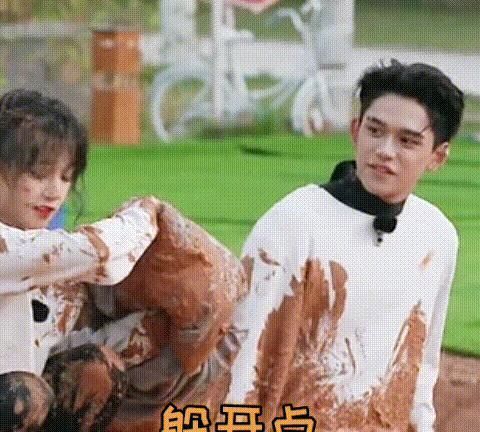 奔跑吧|毕雯珺玩游戏让着宋雨琦,黄旭熙直呼喜欢他,三个人都可可爱爱!