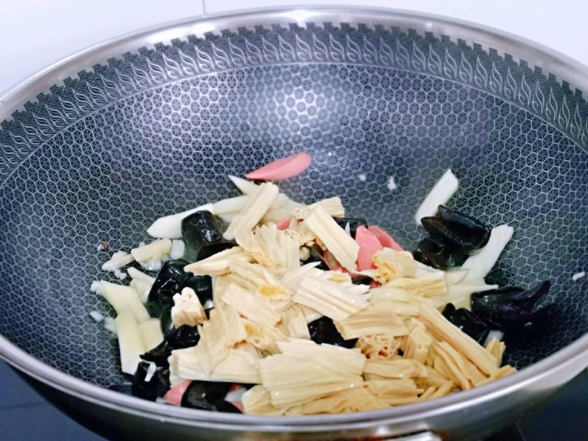 黑木耳|木耳和腐竹搭配一起炒，营养又鲜美，清新爽口又解腻，太好吃了