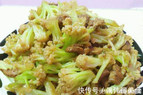 炒花菜时,很多人忽略了这一步,难怪不易熟还不入味
