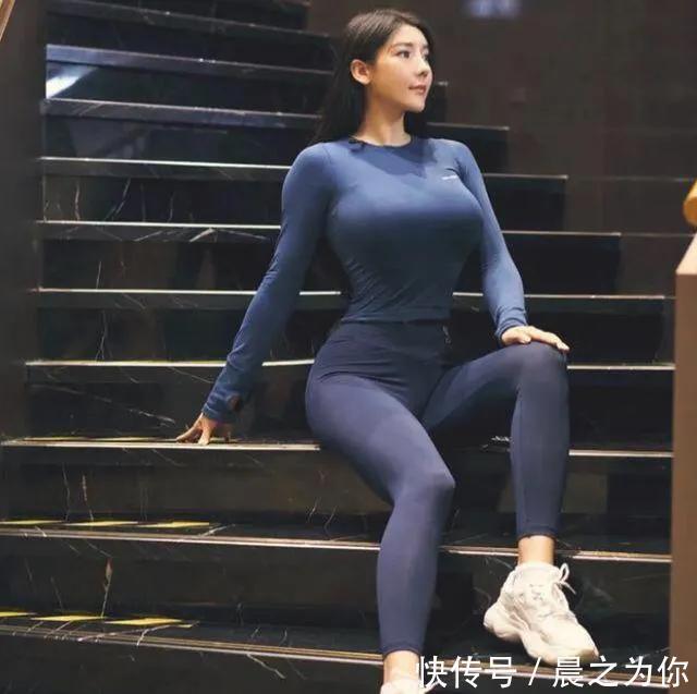 沙漏|22岁山东健美女裁判走红,大围度身材曲线感十足,沙漏身材太迷人