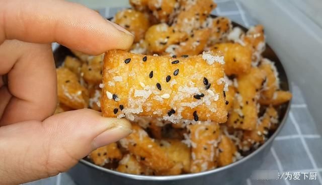 油条不要直接油炸了，锅里一炒，做出特色小零食，出锅孩子都爱吃