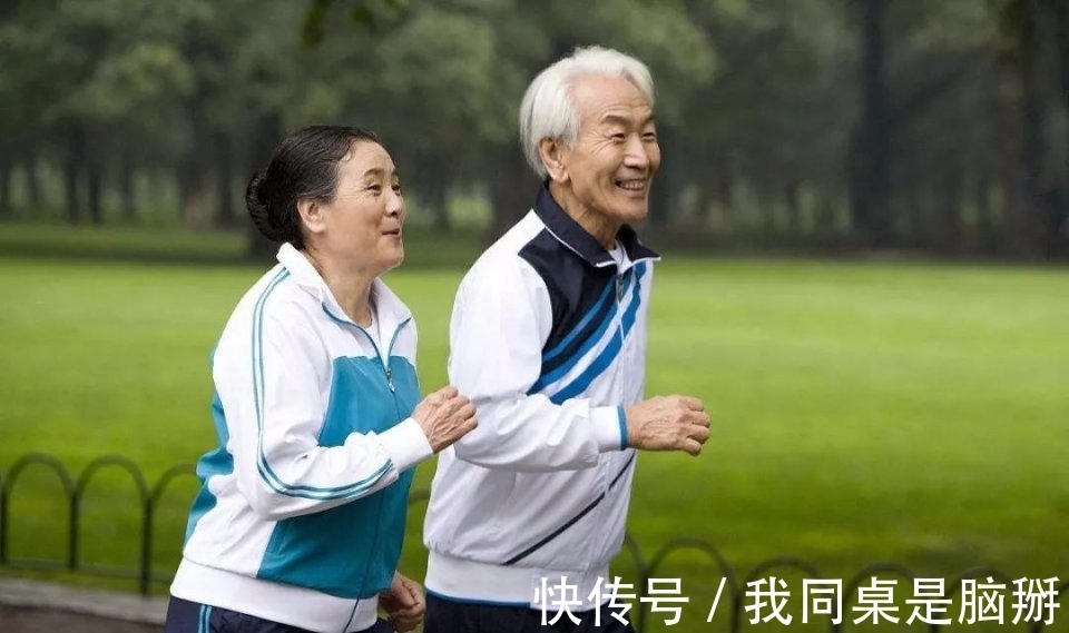 同居!俗话说“门旁若有两棵树,定有二人来同居”,二人指的是哪二人