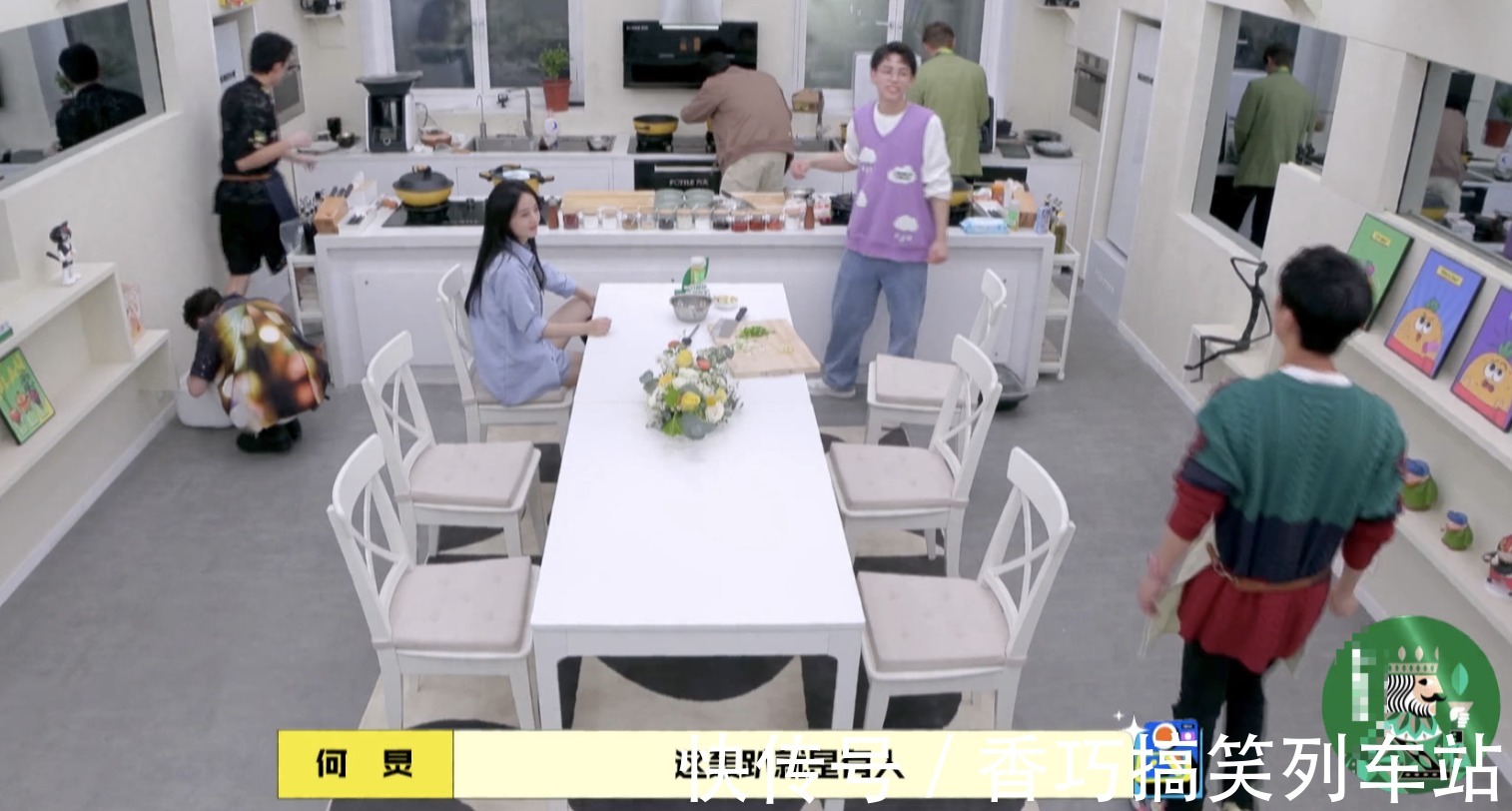 赵丽颖录节目沉默寡言状态差，何炅耿直提醒：麻烦偶尔说几句话