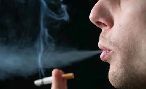 进入中年,起床时最好不要做这些“短命”的事,能改正的都要改了