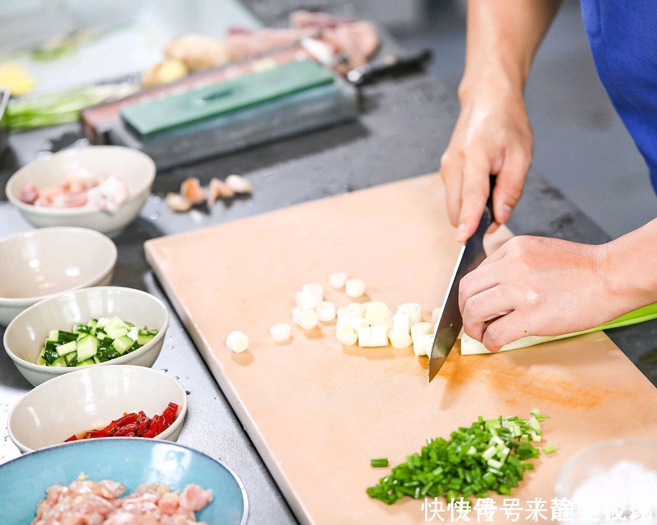 家庭版宫保鸡丁做法,一招教你搞定宫保汁,超级简单又无敌下饭