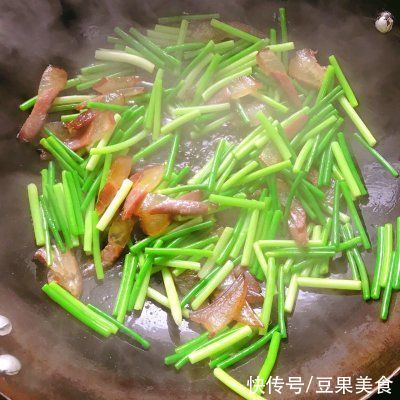 这道腊肉炒菜合集发到朋友圈，留言全说被馋哭