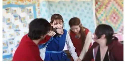 头盔都没戴!金晨坠马,头部遭撞击致脑震荡,当场丧失咬合功能