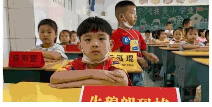 连名带姓|1小学生因名字简单爆火，连名带姓就2笔，网友大赞好名字