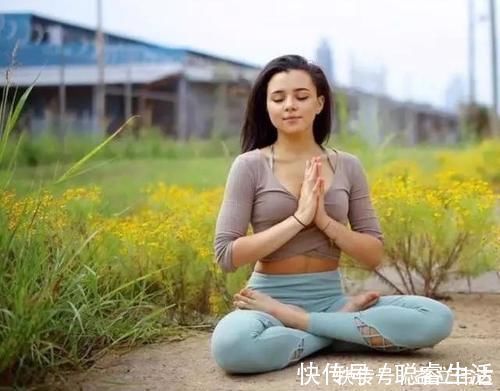 手臂|瑜伽中,被誉为“最美的三角式”,它到底有什么魔力?