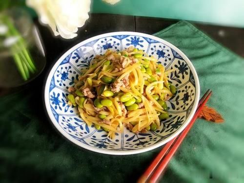 炒前|这道家常小菜,荤素搭配、营养美味,炒前多加这一步,吃得更健康