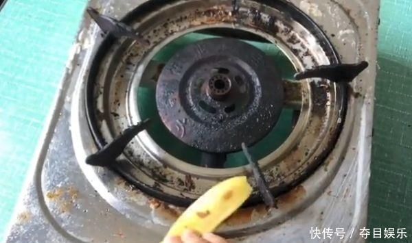 再脏的灶台,只用一根香蕉,立马就能洁净如新,方法太实用了
