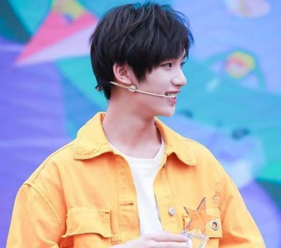 古装造型|《天官赐福》白白招黑后,丁程鑫上线读日记,少年心事惹人心疼!