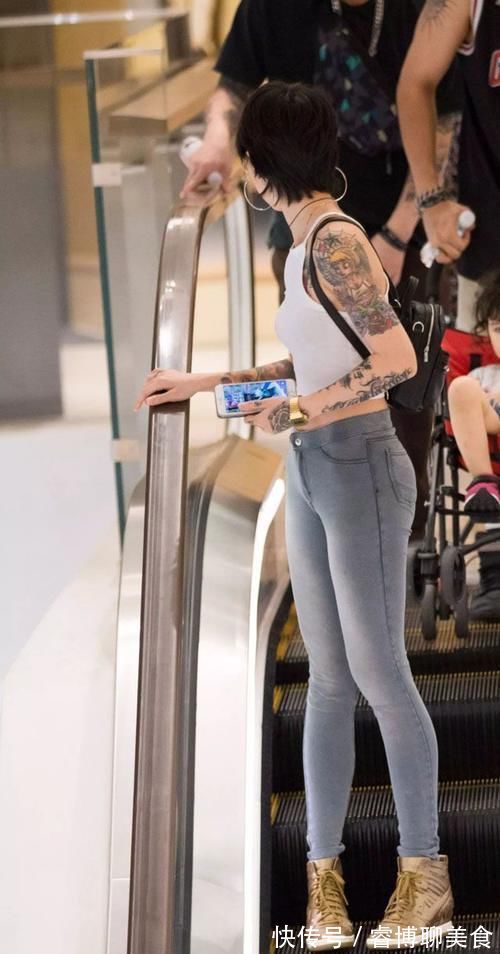 身材|纹身的紧身牛仔裤美女,展现美好身材曲线,大方潮流