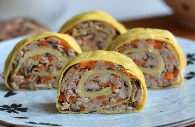 快过年了,豆腐皮这样做,卷一卷蒸一蒸端上桌,一层更比一层香