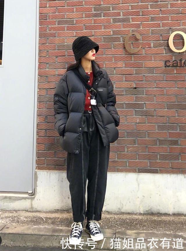 穿羽绒服时别随便搭鞋子，这3款才是品味女人的首选，又美又飒