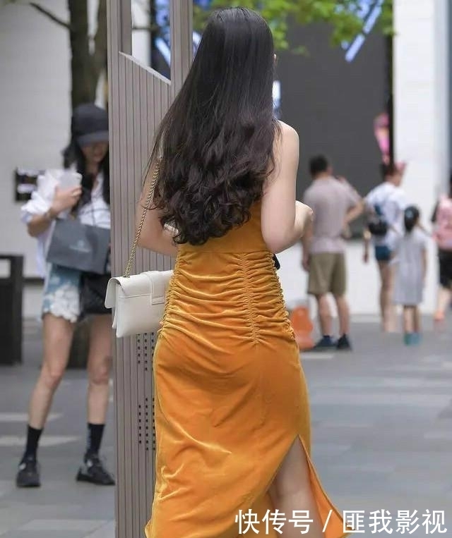 连衣裙休闲甜美两不误,打造自在随性感,好看又甜美