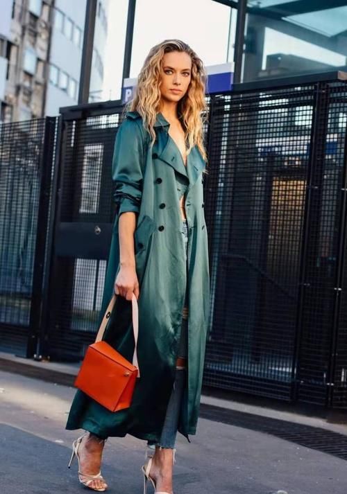 不管穿大衣还是风衣，都别配靴子了，今年这5双鞋更时髦百搭