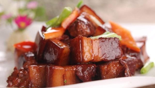 猪肉|红烧肉很多人都做错了，多加了这种调料，难怪猪肉的口感很柴