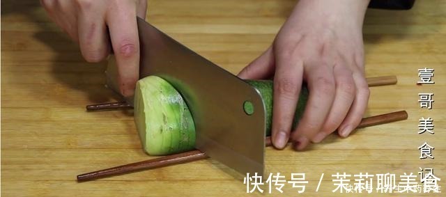 萝卜别再炖了,大厨教你最过瘾的吃法,比肉还香,开胃下饭又解腻