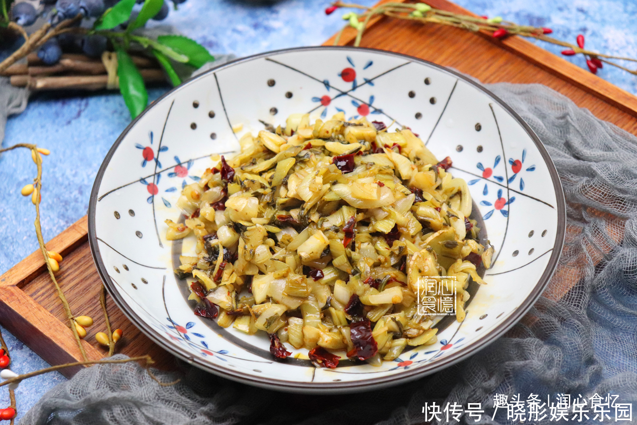 在家|想吃酸菜不用买!自己在家做5天就能吃,炒酸菜也有诀窍,教给你