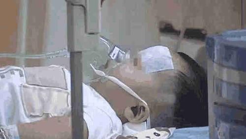 喂奶|妈妈为“省事”,用这个喂奶,导致15个月女童大脑损伤