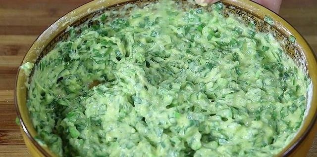 食用油|韭菜别炒着吃,加3个鸡蛋,教你1个新吃法,比吃肉还解馋