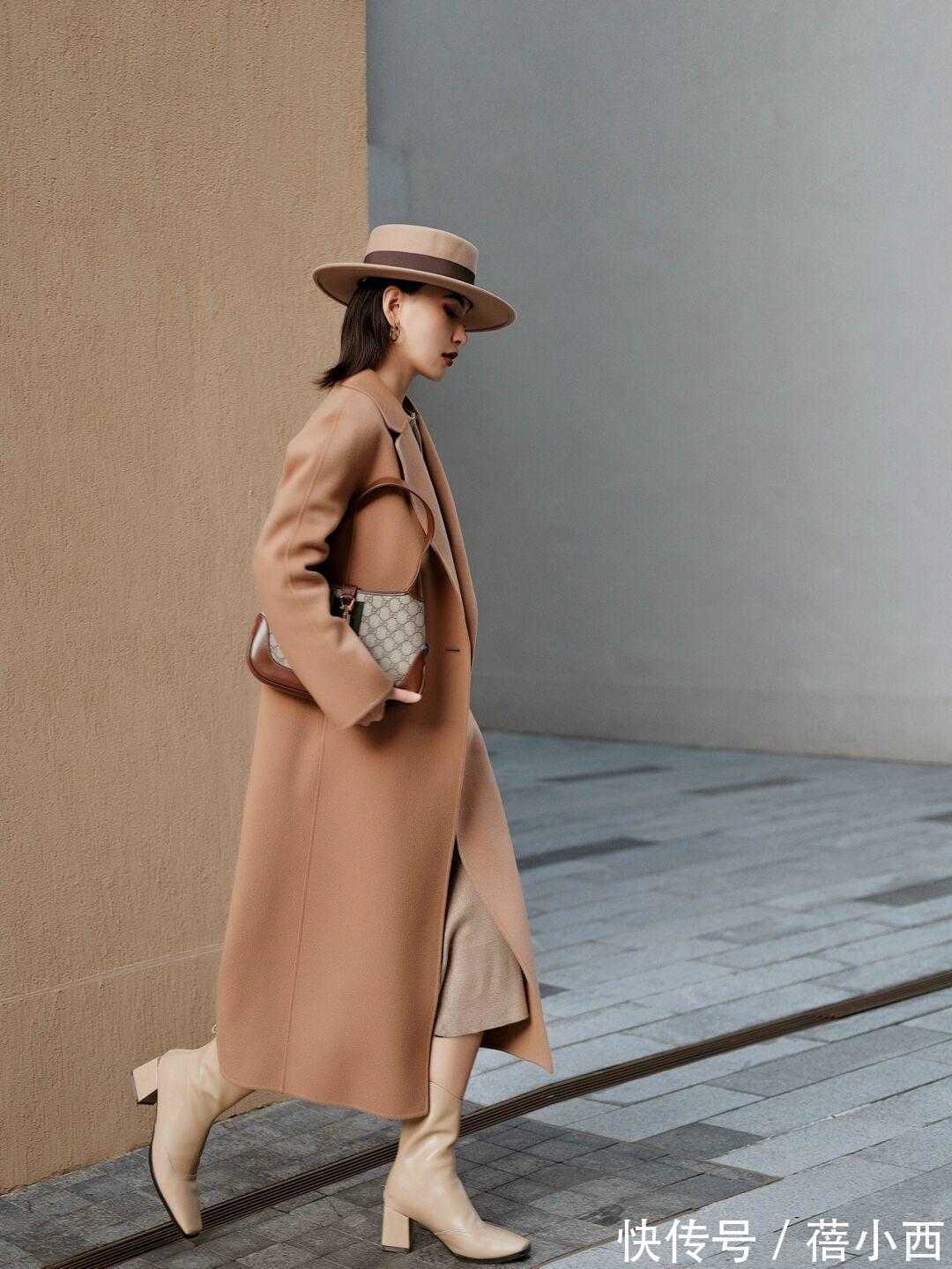 用力过猛|见过大场面的女人，秋冬都喜欢穿“大地色大衣”，时髦高级又大气
