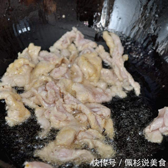 炒肉时，千万不要傻加淀粉，学会这3点，肉片香嫩美味