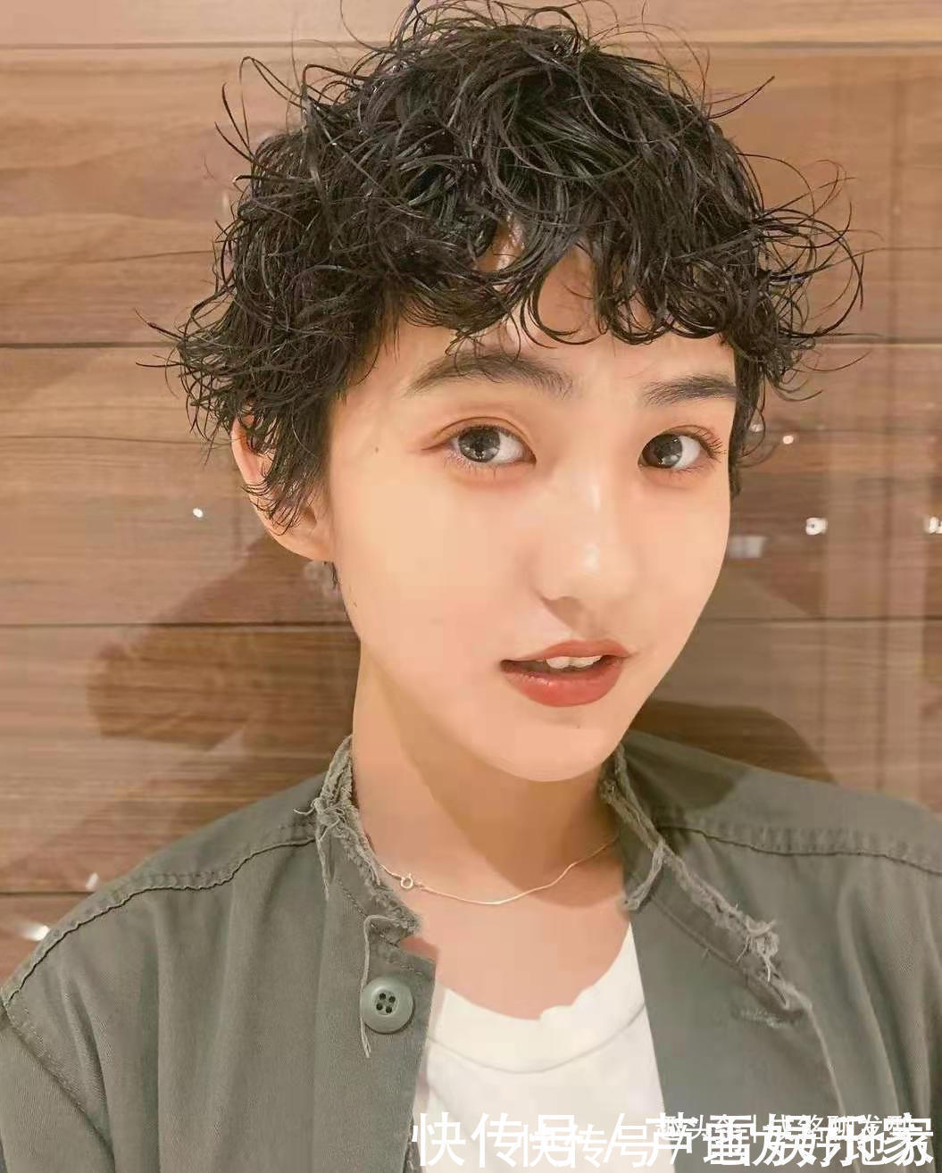 造型品|烫发不会打理造型今年流行“吹不干”发型,不用造型也很时髦