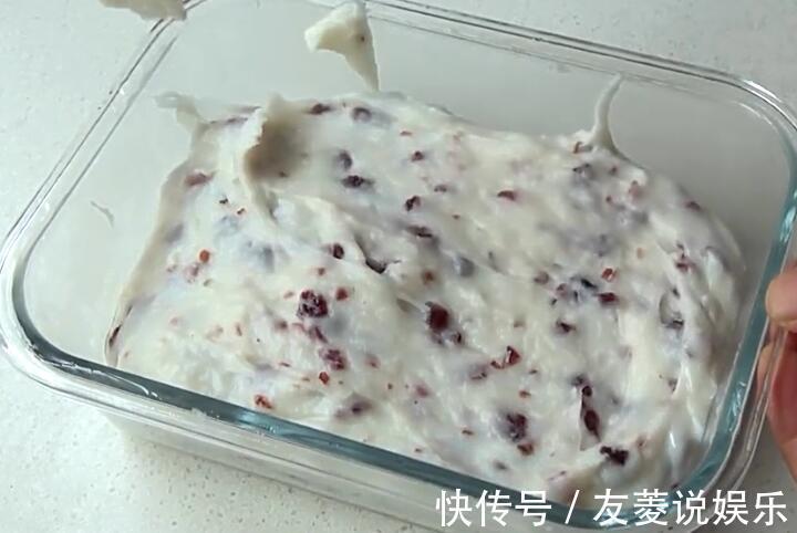 一包牛奶，半碗淀粉，锅中一搅，清凉可口又香甜，比冰淇淋好吃